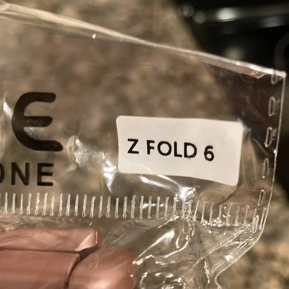 New Z Fold 6 - Picture 3 of 5